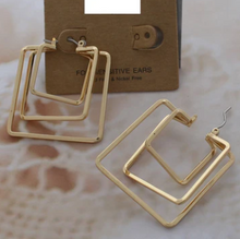 Load image into Gallery viewer, Square off earring 371